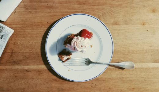 息子の4才の誕生日にイチゴタルトを食べる（2020年2月）